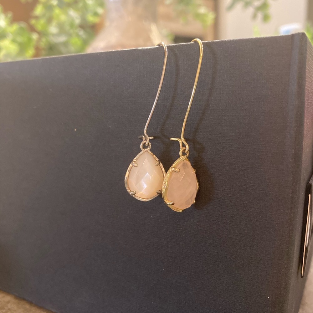 Kendra Scott pale pink earrings